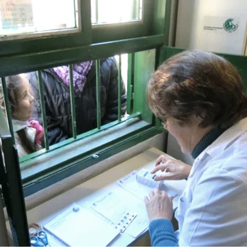 Apothekerin hinter Fenster